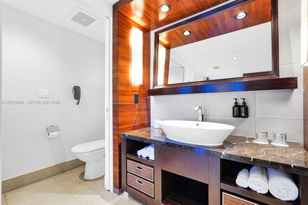 For Sale: $529,000 (1 beds, 1 baths, 662 Square Feet)