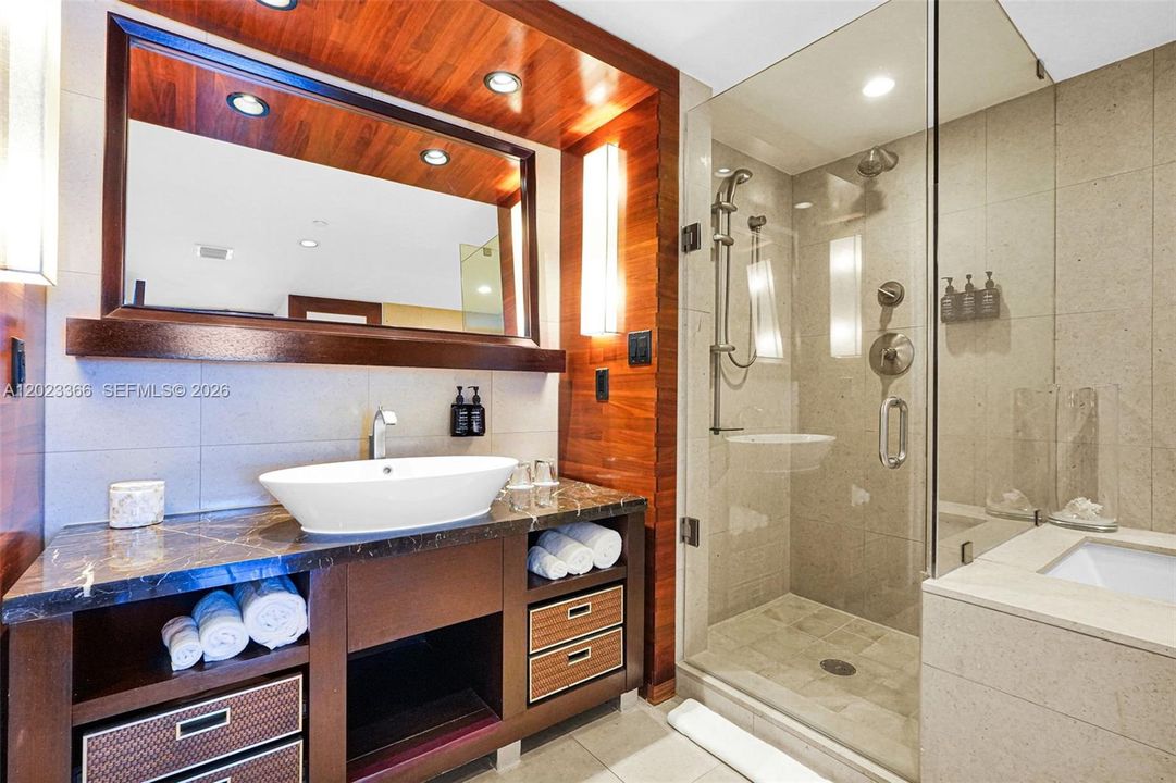 For Sale: $529,000 (1 beds, 1 baths, 662 Square Feet)
