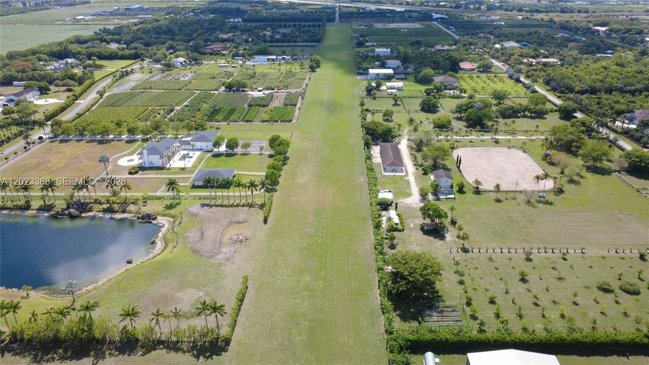 En Venta: $2,300,000 (5.00 acres)