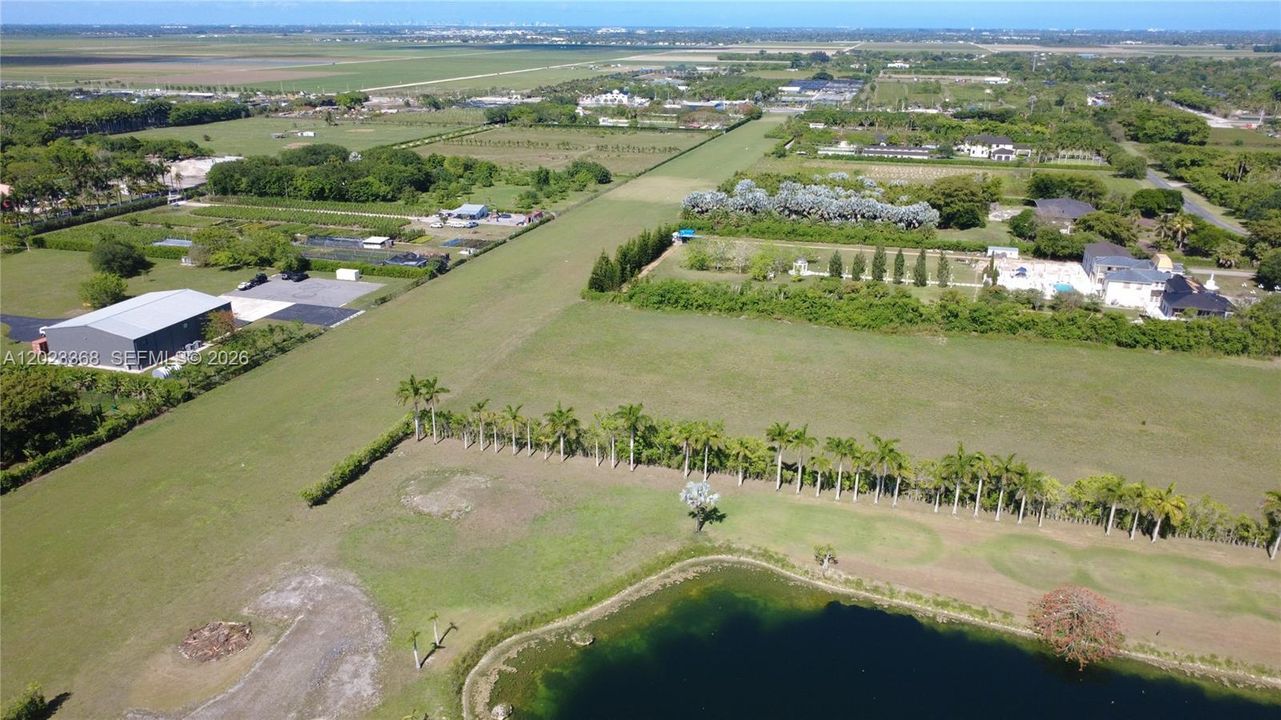 En Venta: $2,300,000 (5.00 acres)