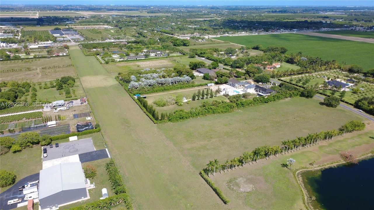 En Venta: $2,300,000 (5.00 acres)