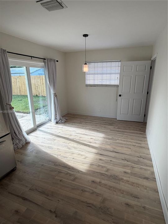 For Sale: $499,999 (3 beds, 2 baths, 1215 Square Feet)