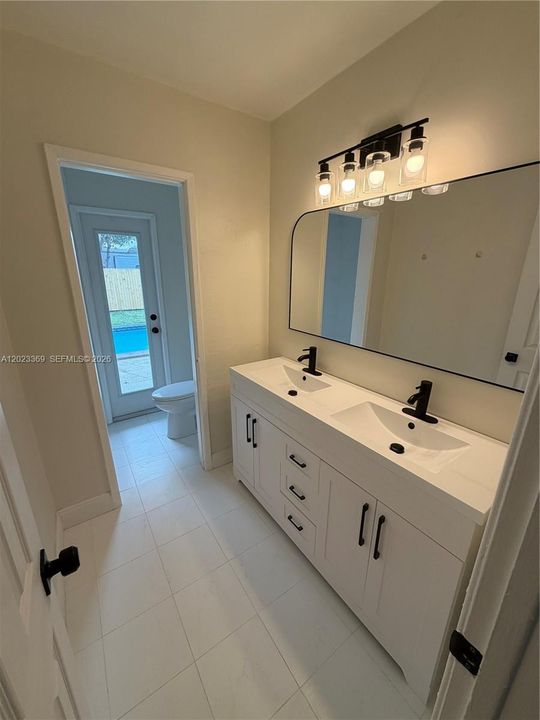 For Sale: $499,999 (3 beds, 2 baths, 1215 Square Feet)
