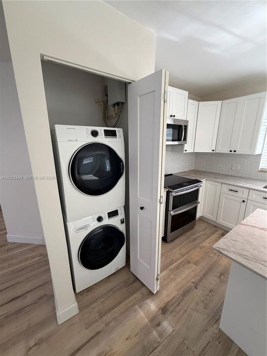 For Sale: $499,999 (3 beds, 2 baths, 1215 Square Feet)