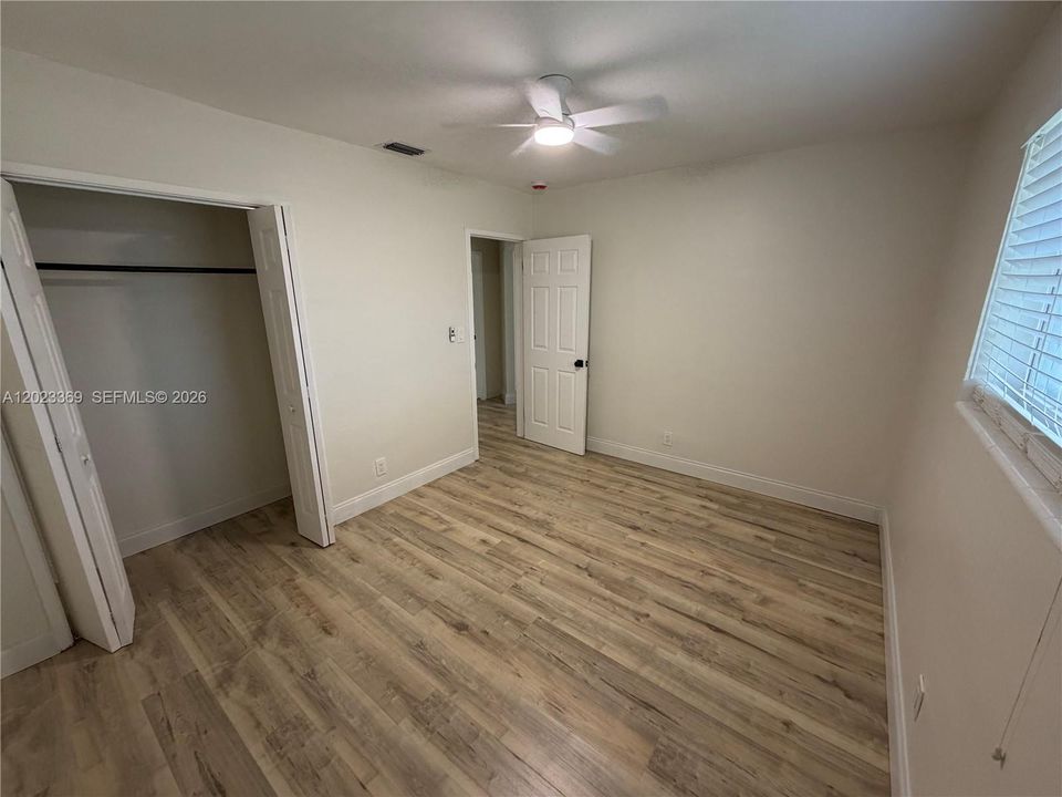 For Sale: $499,999 (3 beds, 2 baths, 1215 Square Feet)