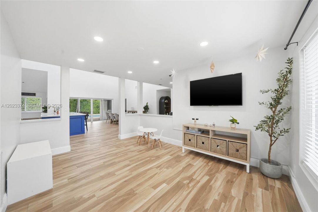 В аренду: $5,800 (4 спален, 2 ванн, 2483 Квадратных фут)