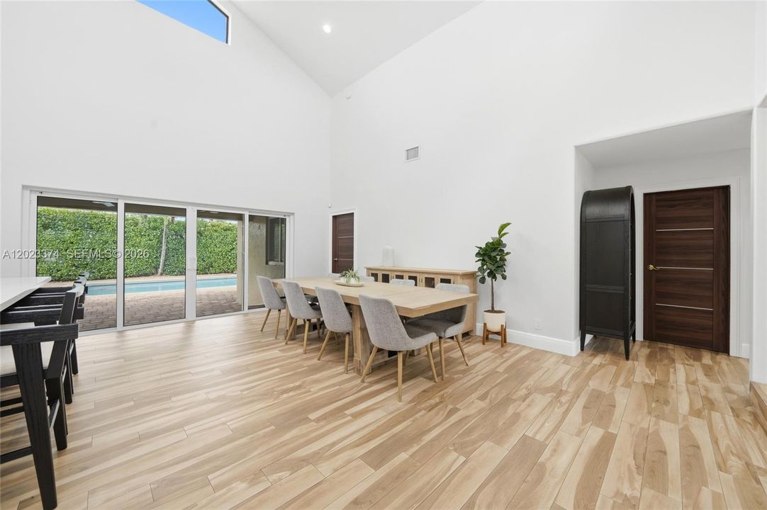 В аренду: $5,800 (4 спален, 2 ванн, 2483 Квадратных фут)