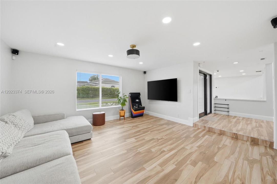 В аренду: $5,800 (4 спален, 2 ванн, 2483 Квадратных фут)