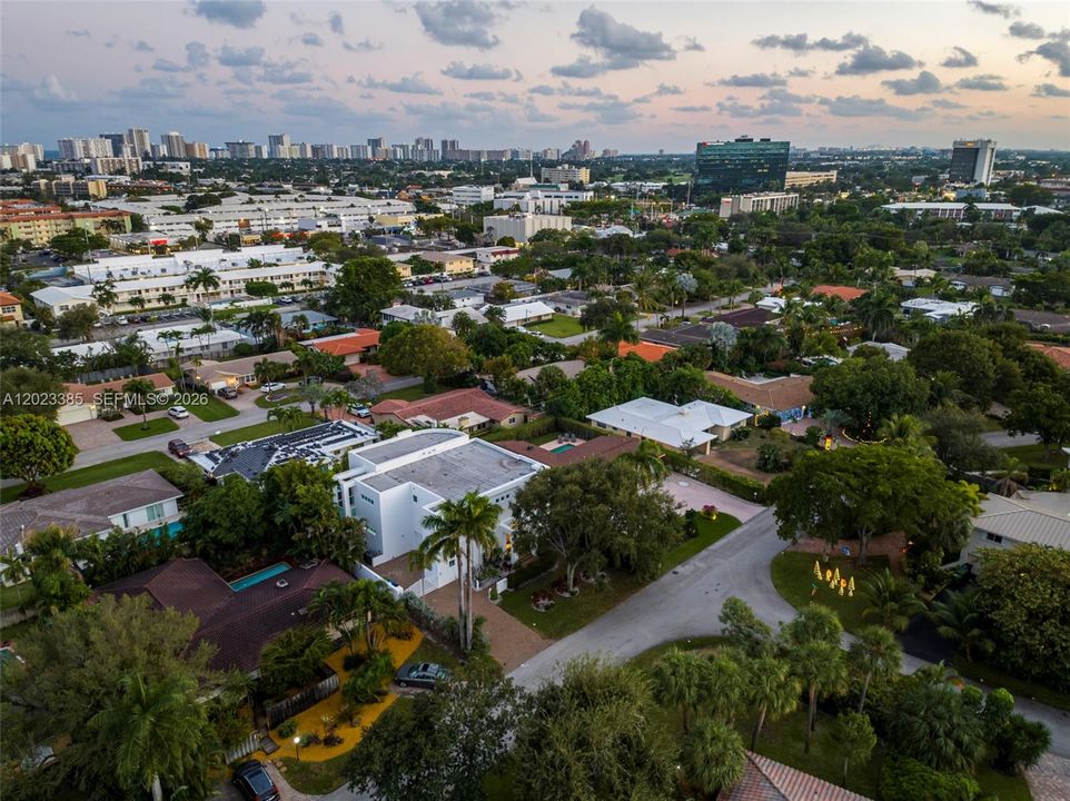 В аренду: $13,495 (7 спален, 5 ванн, 4500 Квадратных фут)