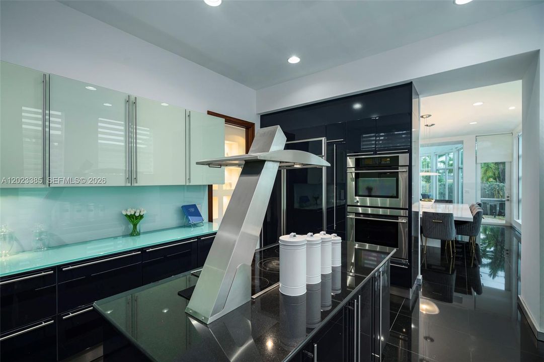 В аренду: $13,495 (7 спален, 5 ванн, 4500 Квадратных фут)