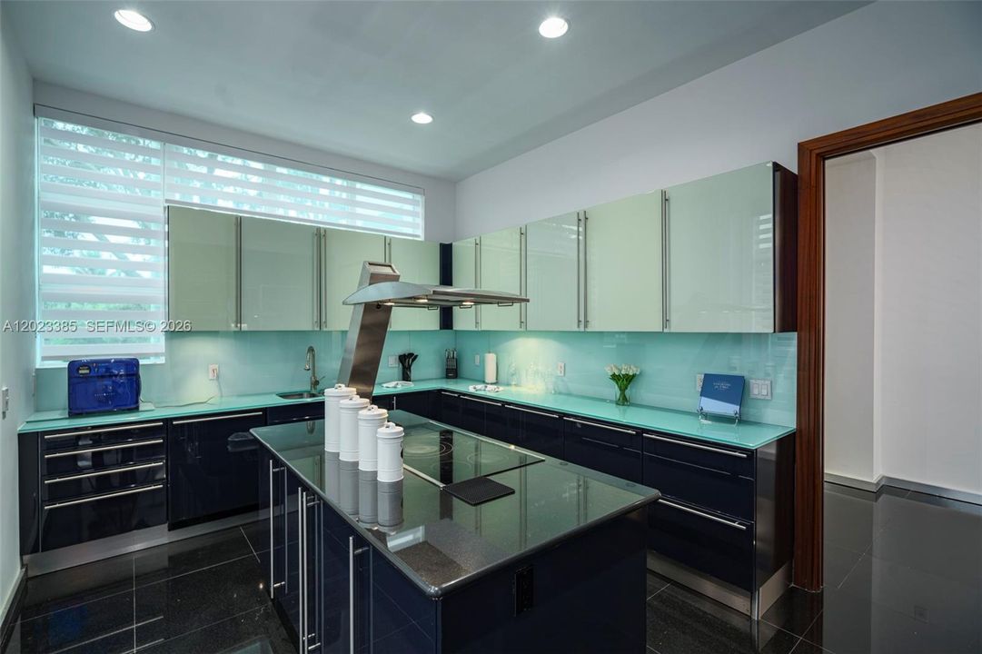 В аренду: $13,495 (7 спален, 5 ванн, 4500 Квадратных фут)