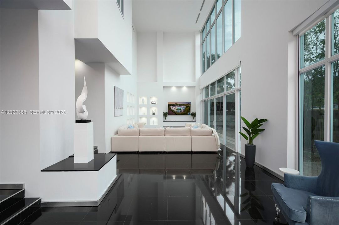 В аренду: $13,495 (7 спален, 5 ванн, 4500 Квадратных фут)