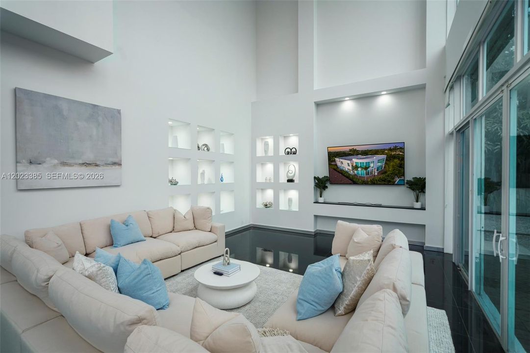 В аренду: $13,495 (7 спален, 5 ванн, 4500 Квадратных фут)