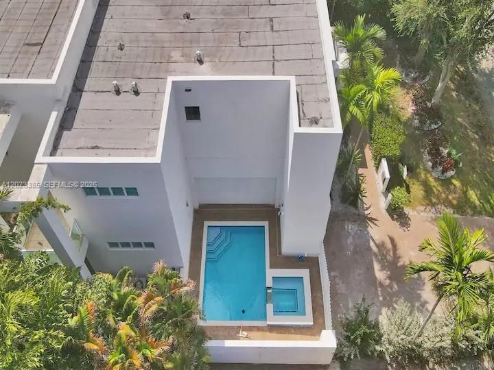 В аренду: $13,495 (7 спален, 5 ванн, 4500 Квадратных фут)