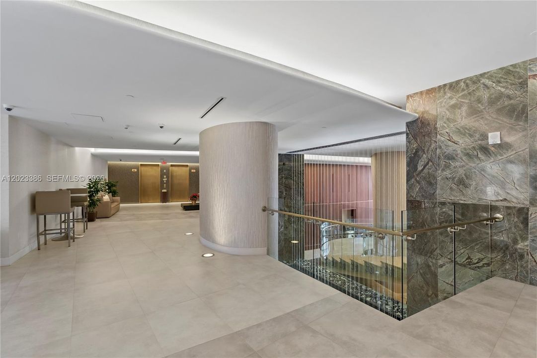 For Sale: $1,565,000 (2 beds, 2 baths, 1389 Square Feet)