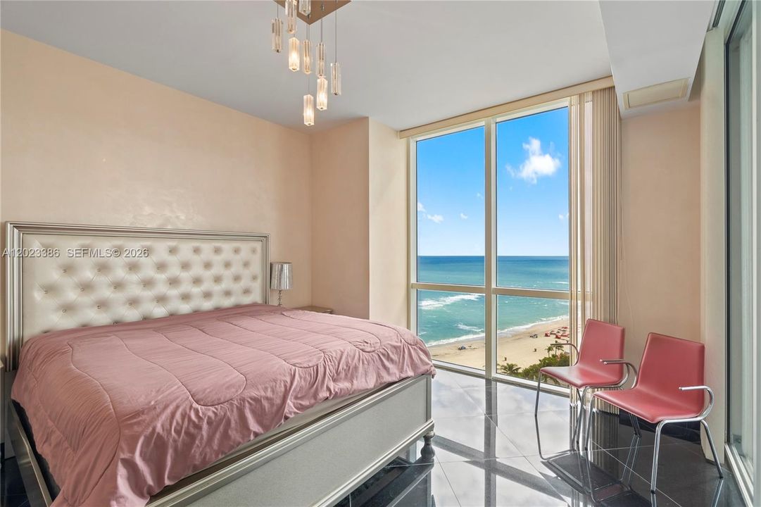 For Sale: $1,565,000 (2 beds, 2 baths, 1389 Square Feet)