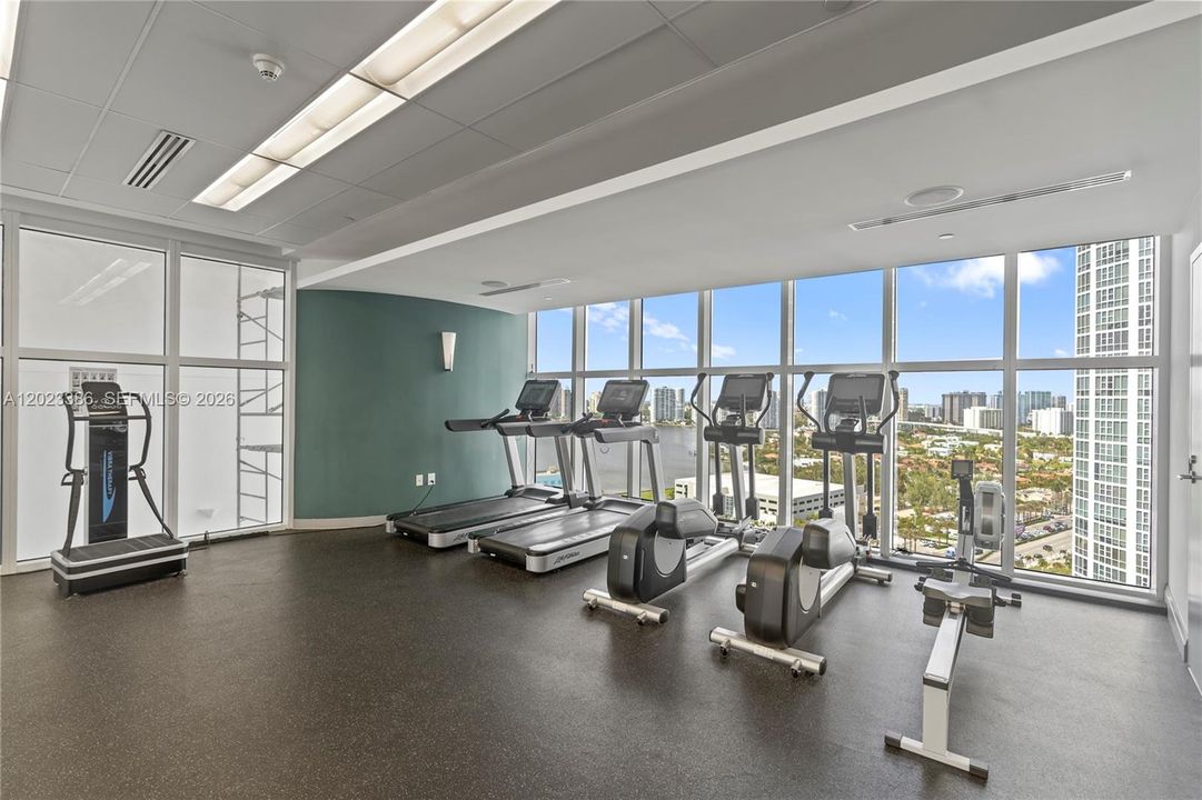 For Sale: $1,565,000 (2 beds, 2 baths, 1389 Square Feet)