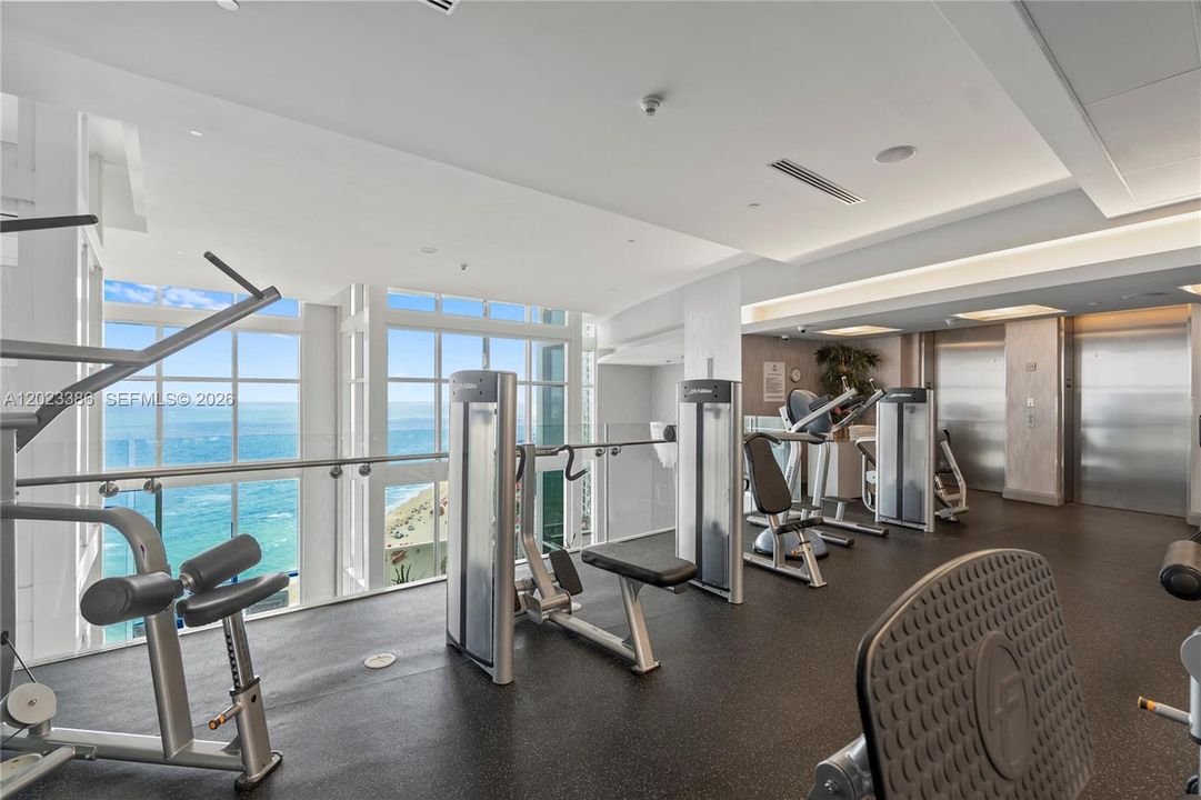 For Sale: $1,565,000 (2 beds, 2 baths, 1389 Square Feet)