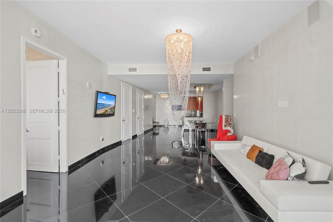 For Sale: $1,565,000 (2 beds, 2 baths, 1389 Square Feet)