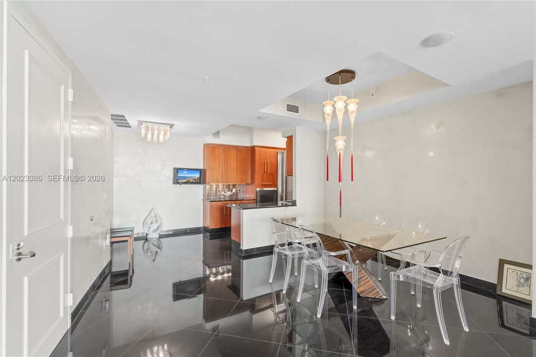 For Sale: $1,565,000 (2 beds, 2 baths, 1389 Square Feet)