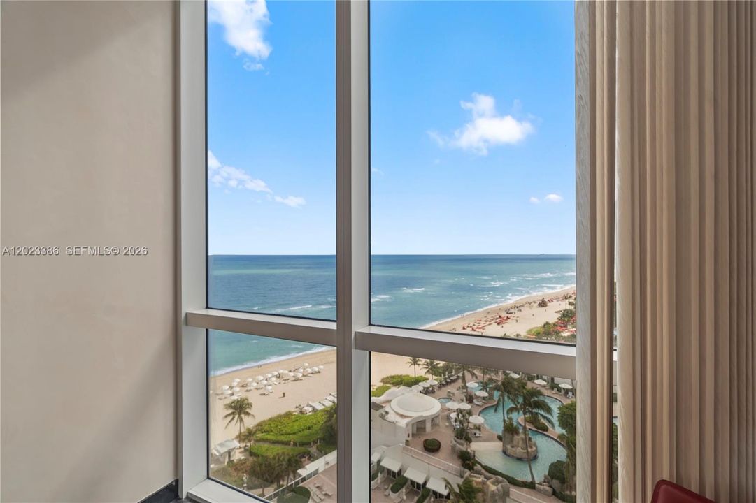 For Sale: $1,565,000 (2 beds, 2 baths, 1389 Square Feet)