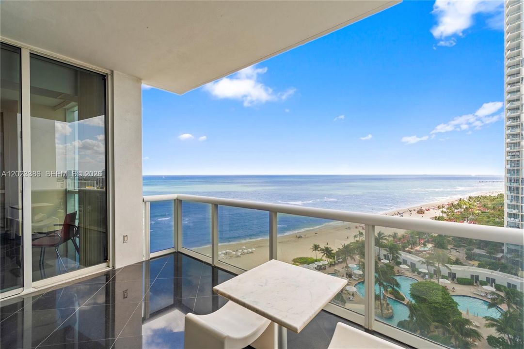 For Sale: $1,565,000 (2 beds, 2 baths, 1389 Square Feet)