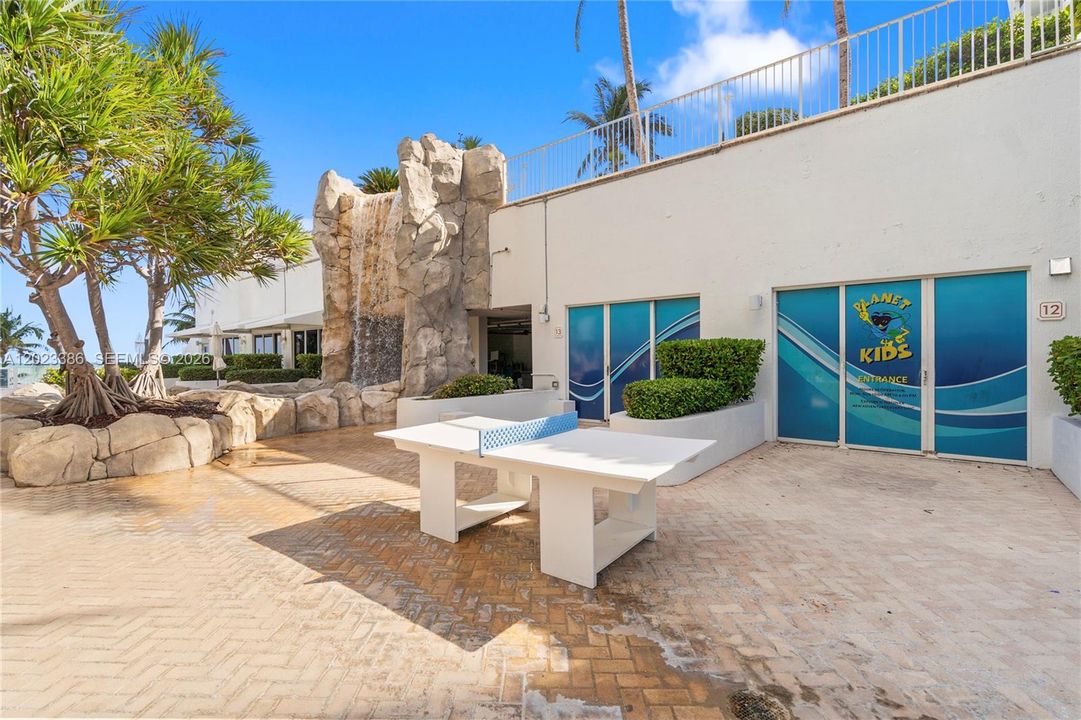For Sale: $1,565,000 (2 beds, 2 baths, 1389 Square Feet)