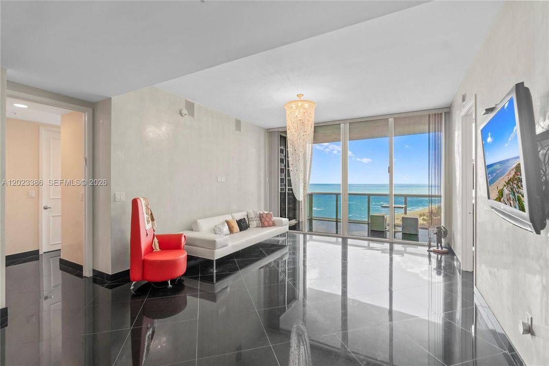 For Sale: $1,565,000 (2 beds, 2 baths, 1389 Square Feet)