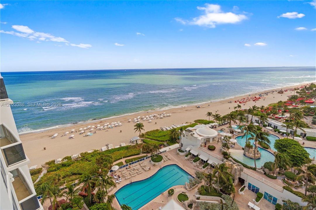 For Sale: $1,565,000 (2 beds, 2 baths, 1389 Square Feet)
