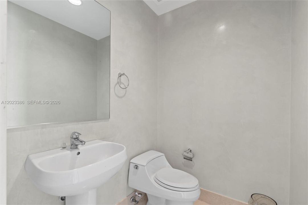 For Sale: $1,565,000 (2 beds, 2 baths, 1389 Square Feet)