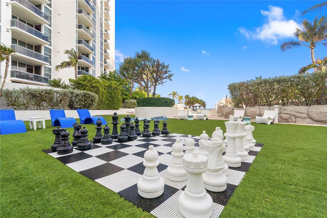 For Sale: $1,565,000 (2 beds, 2 baths, 1389 Square Feet)