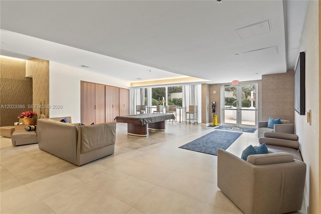 For Sale: $1,565,000 (2 beds, 2 baths, 1389 Square Feet)