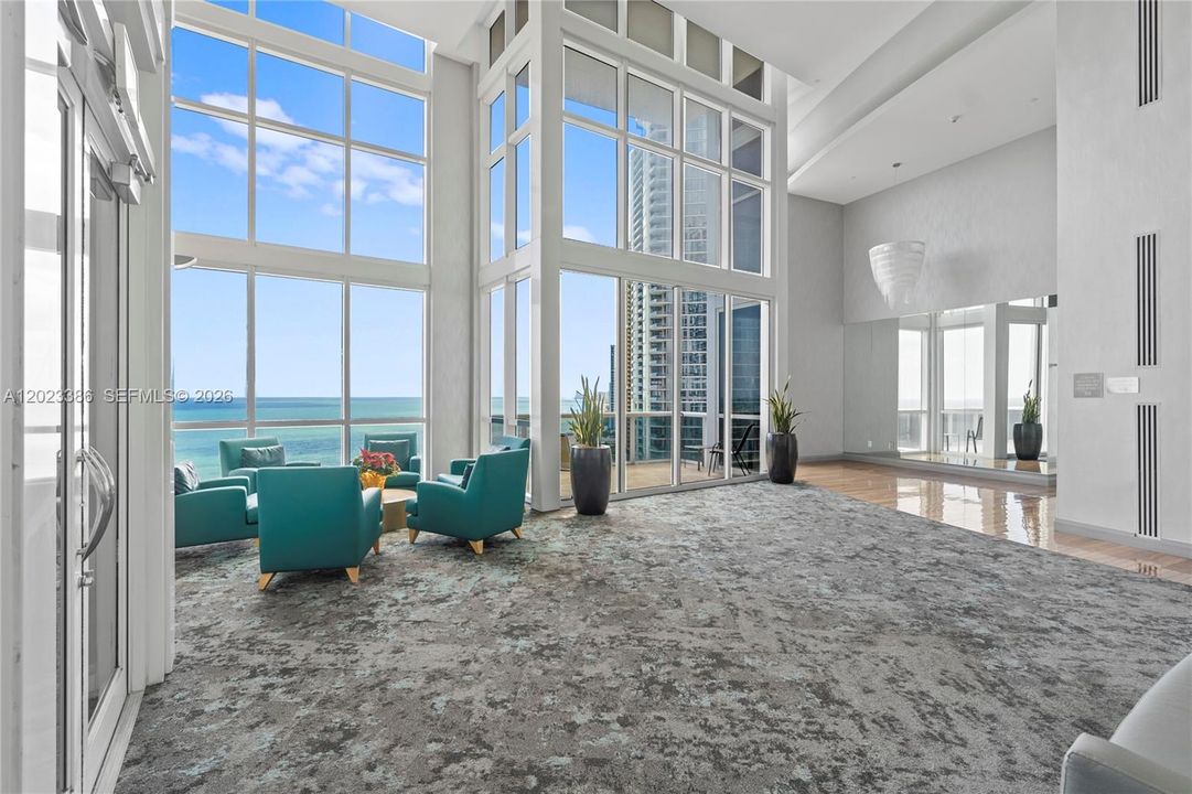 For Sale: $1,565,000 (2 beds, 2 baths, 1389 Square Feet)