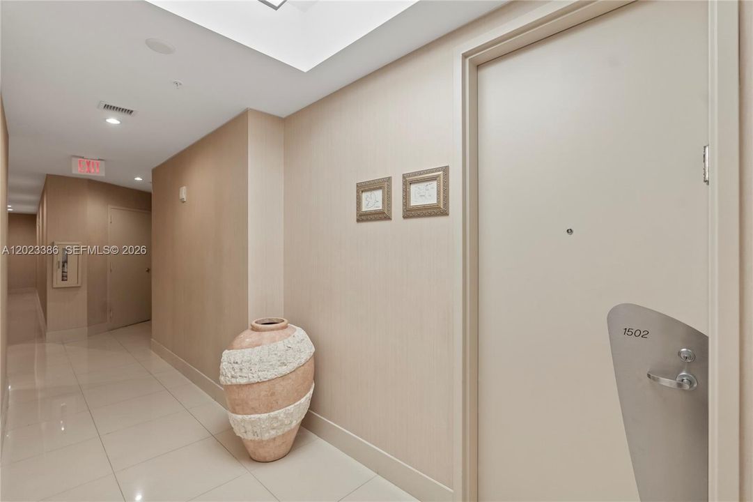 For Sale: $1,565,000 (2 beds, 2 baths, 1389 Square Feet)