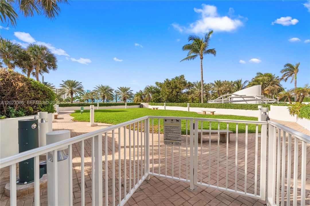 For Sale: $1,565,000 (2 beds, 2 baths, 1389 Square Feet)
