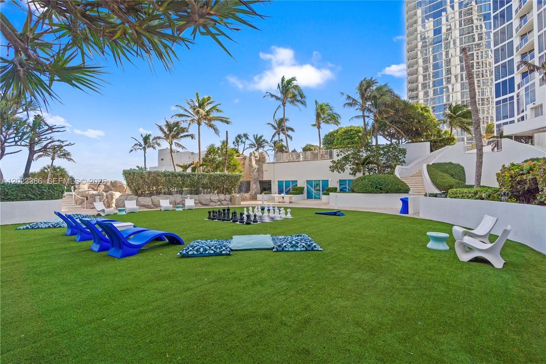 For Sale: $1,565,000 (2 beds, 2 baths, 1389 Square Feet)