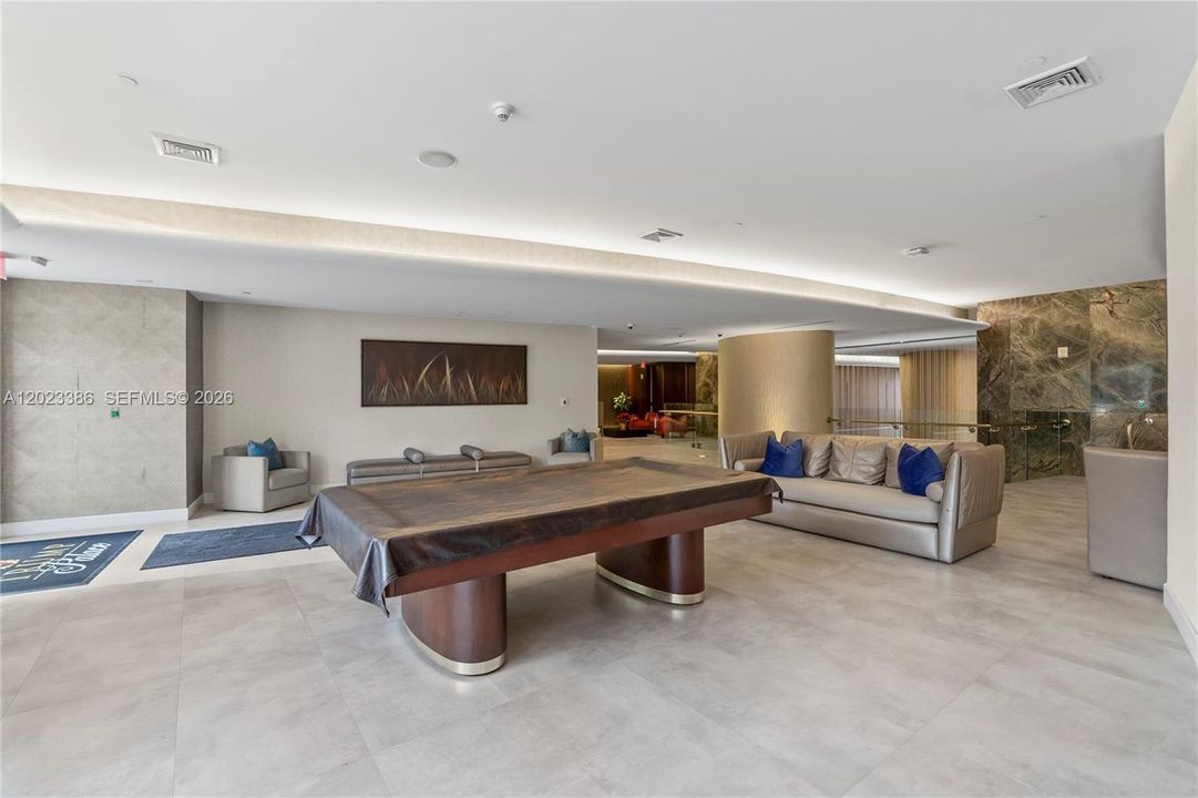 For Sale: $1,565,000 (2 beds, 2 baths, 1389 Square Feet)