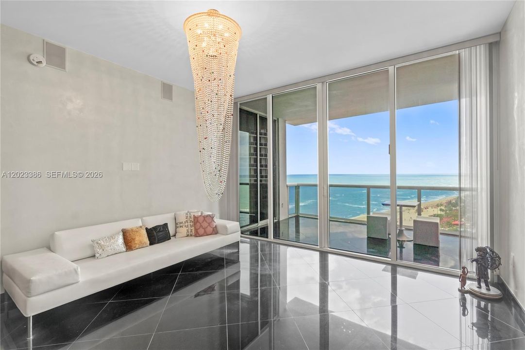 For Sale: $1,565,000 (2 beds, 2 baths, 1389 Square Feet)