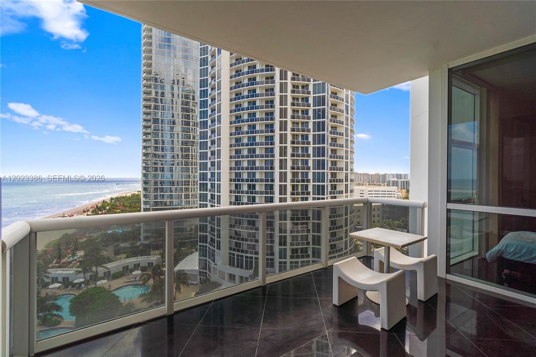 For Sale: $1,565,000 (2 beds, 2 baths, 1389 Square Feet)