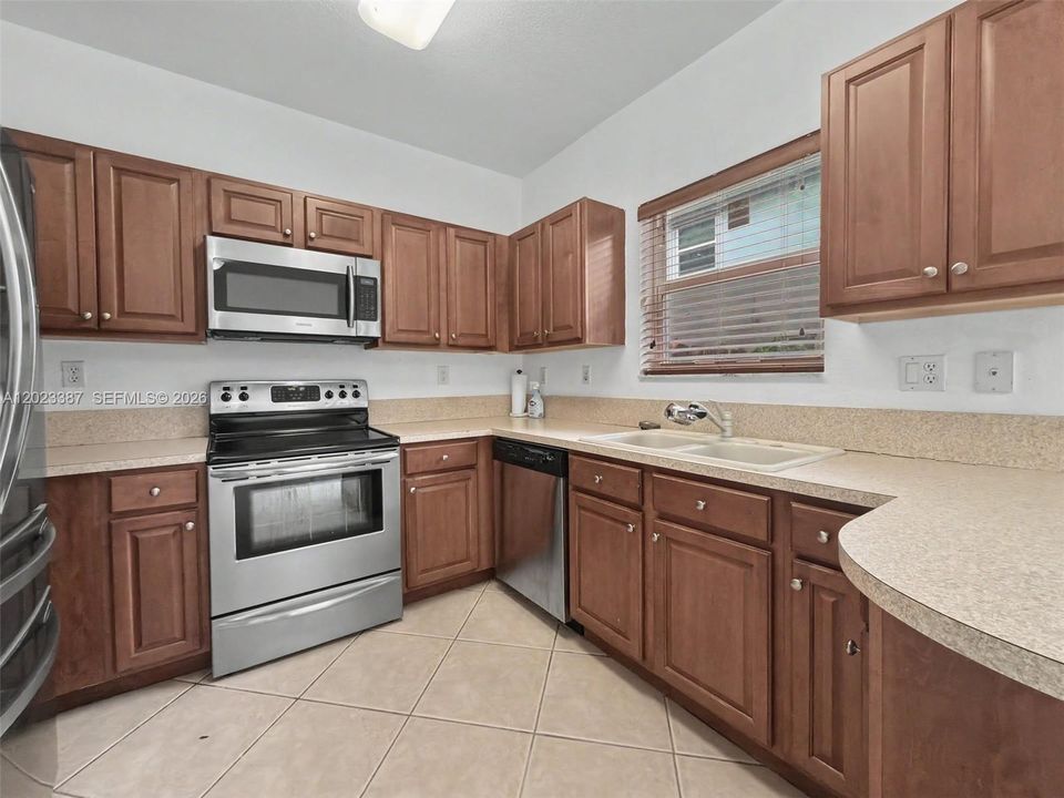 For Sale: $420,000 (3 beds, 2 baths, 1562 Square Feet)