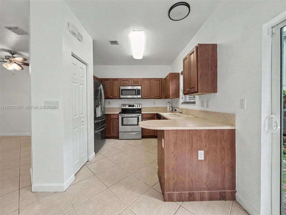 For Sale: $420,000 (3 beds, 2 baths, 1562 Square Feet)