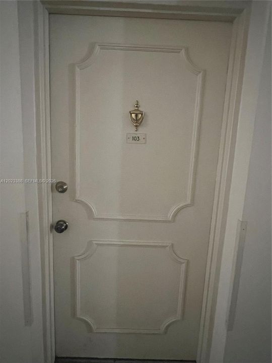На продажу: $73,000 (1 спален, 1 ванн, 812 Квадратных фут)