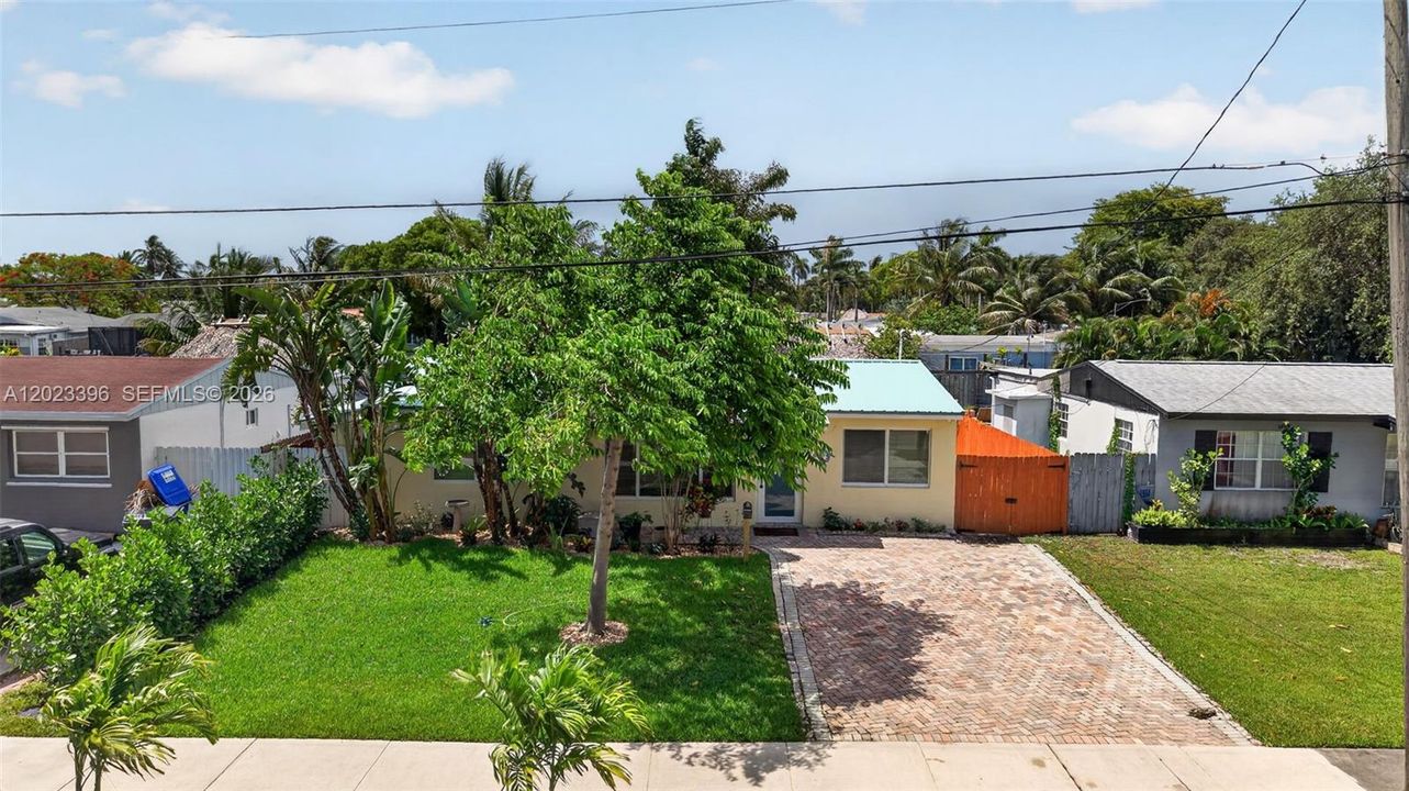 For Sale: $749,000 (3 beds, 2 baths, 1620 Square Feet)