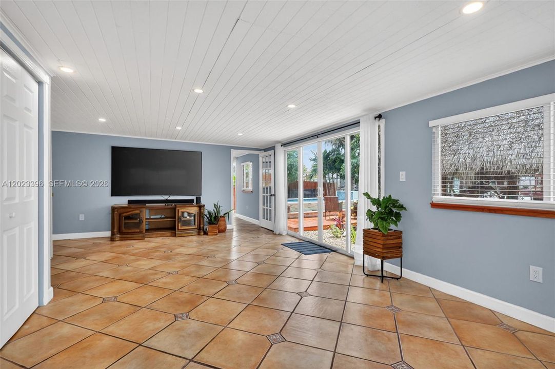 For Sale: $749,000 (3 beds, 2 baths, 1620 Square Feet)