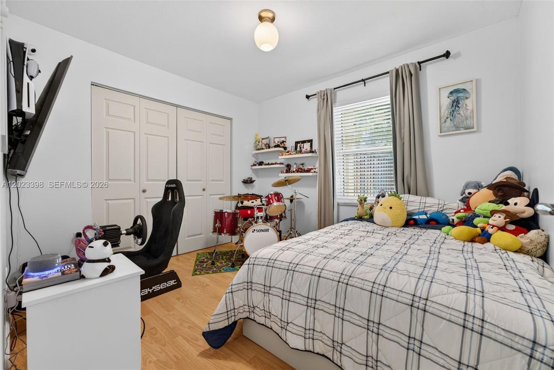 2nd bedroom