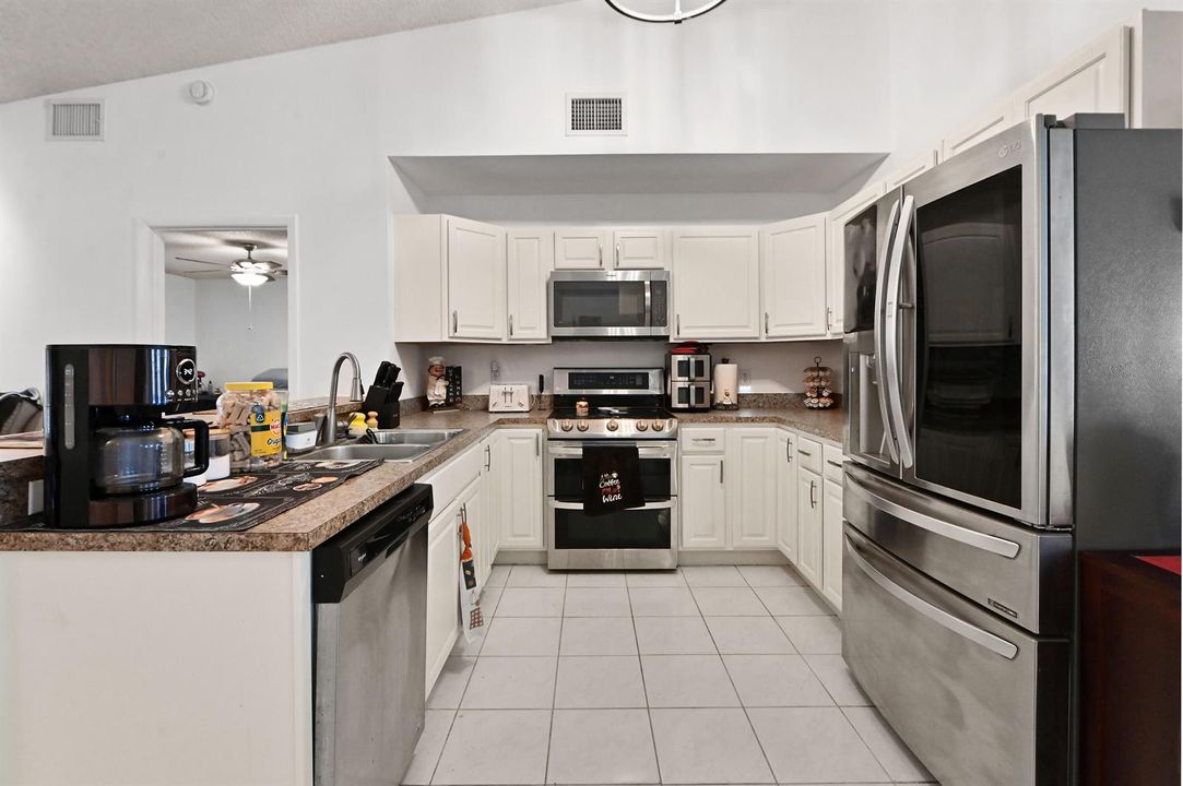 11 Kitchen 01