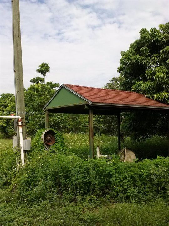 For Sale: $1,950,000 (5.00 acres)