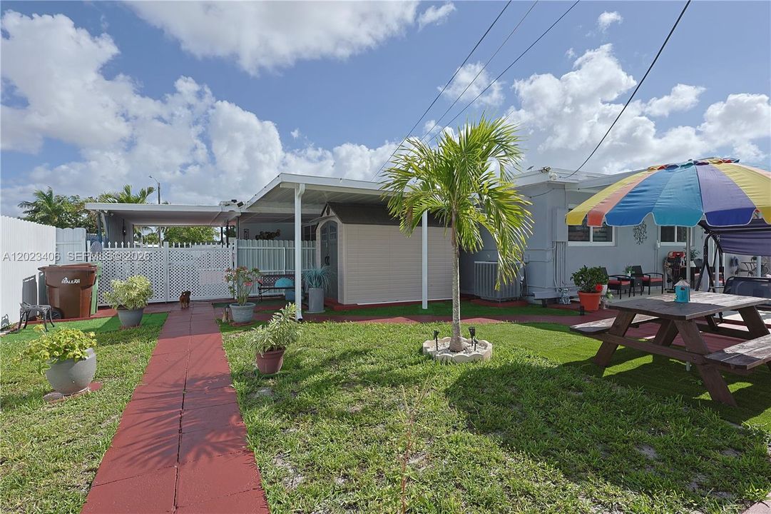 Active With Contract: $699,000 (2 beds, 3 baths, 1645 Square Feet)