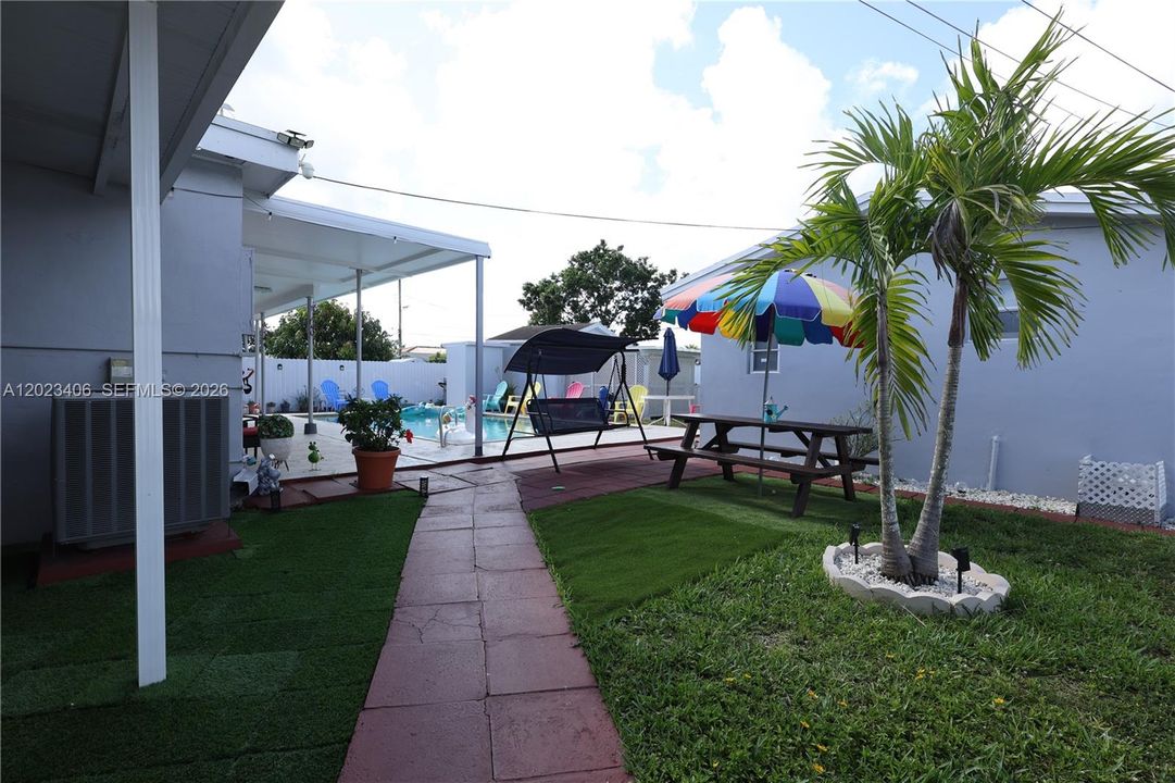 Active With Contract: $699,000 (2 beds, 3 baths, 1645 Square Feet)