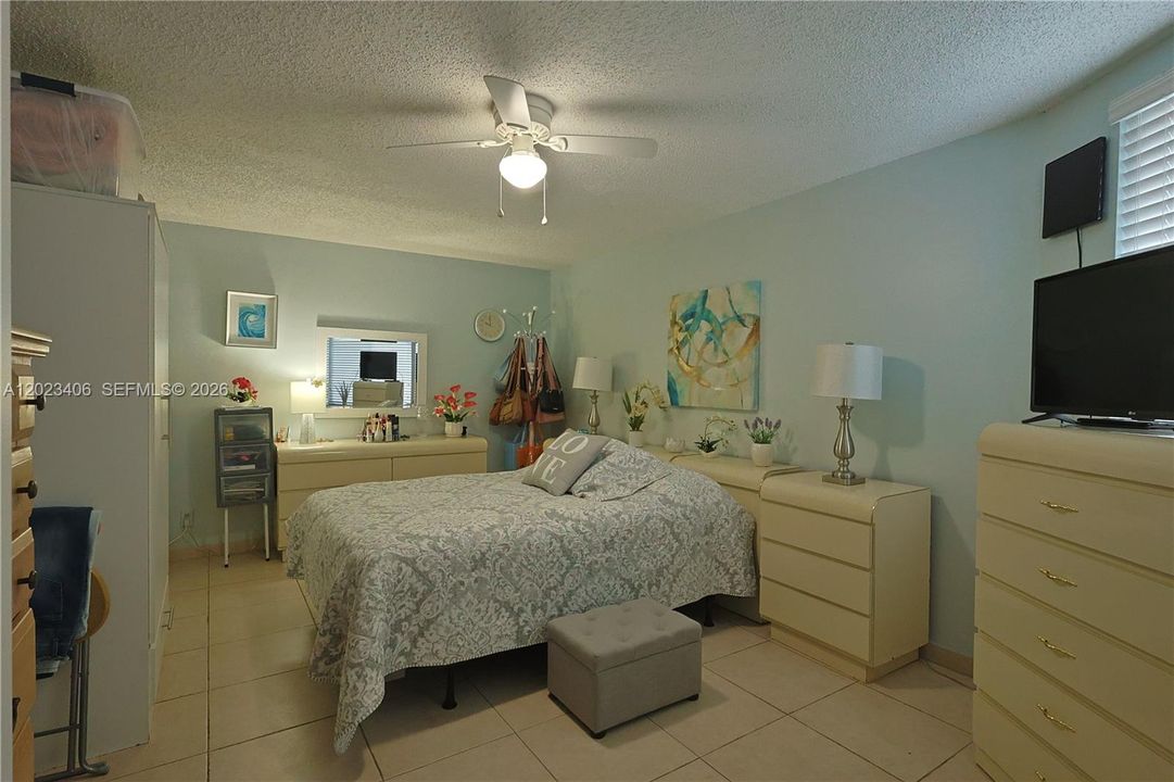 Active With Contract: $699,000 (2 beds, 3 baths, 1645 Square Feet)